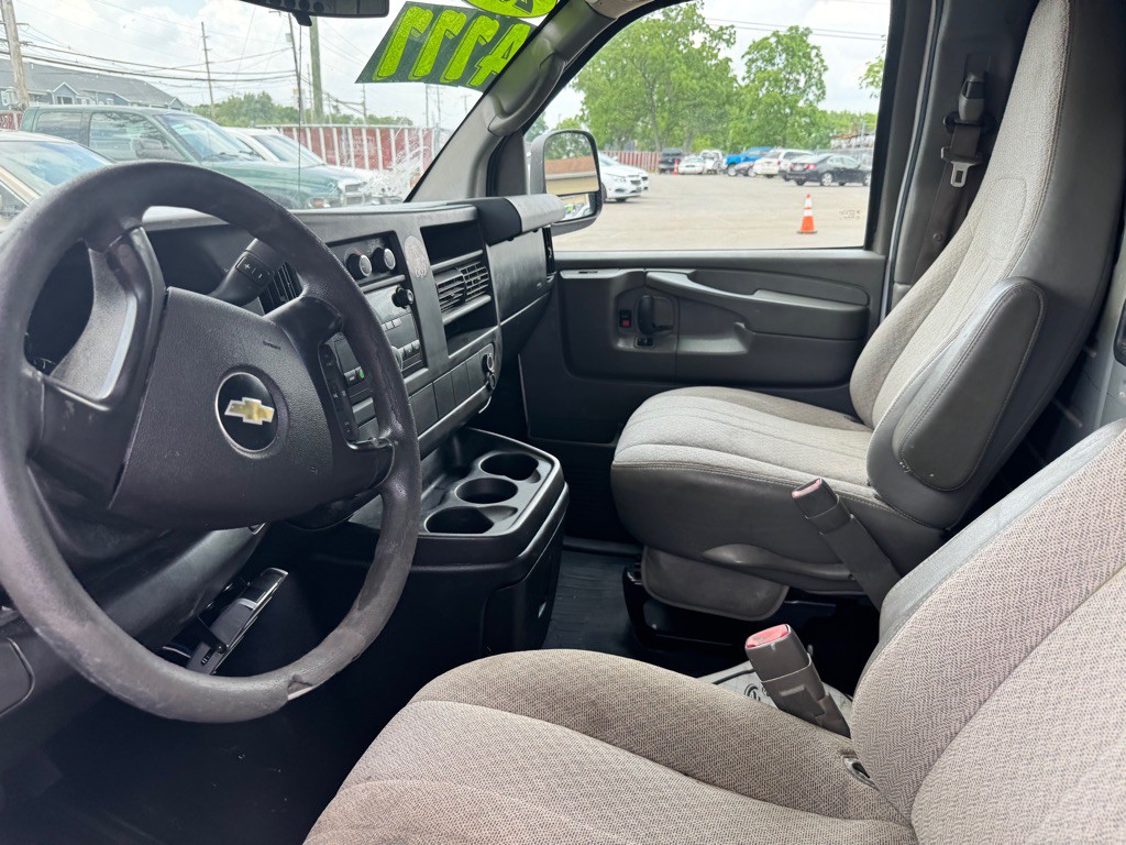 2013 Chevrolet Express Image 7