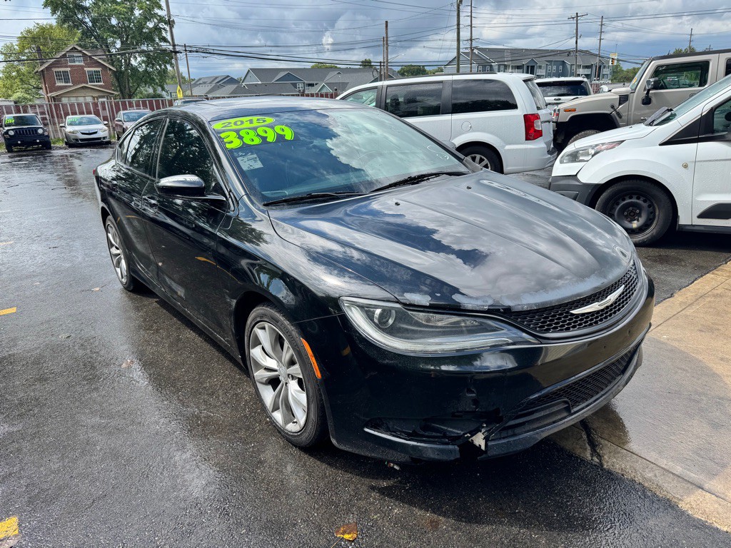 2015 Chrysler 200 Image 1