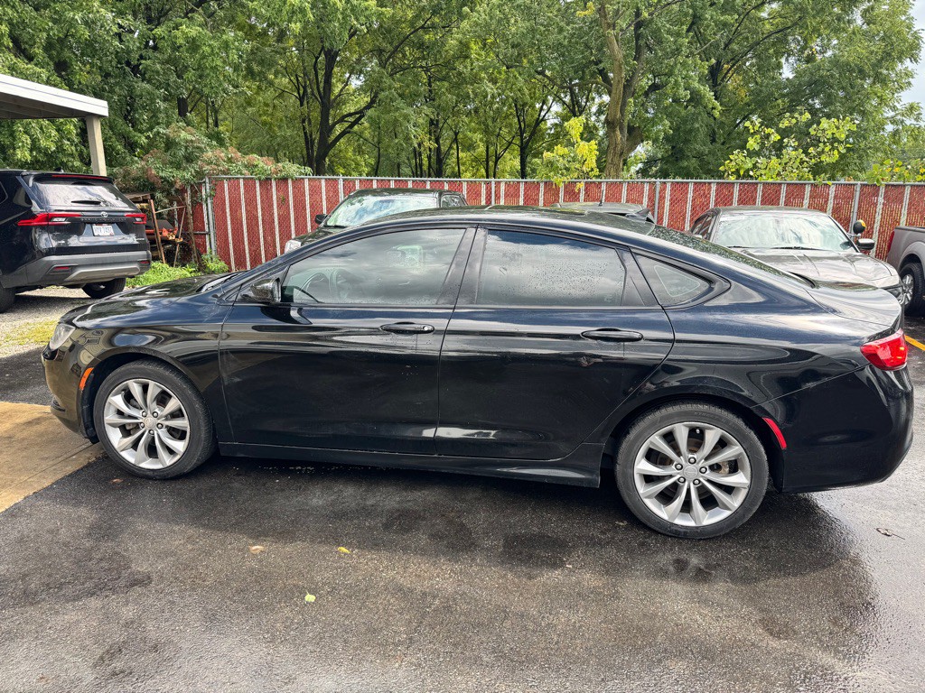 2015 Chrysler 200 Image 3