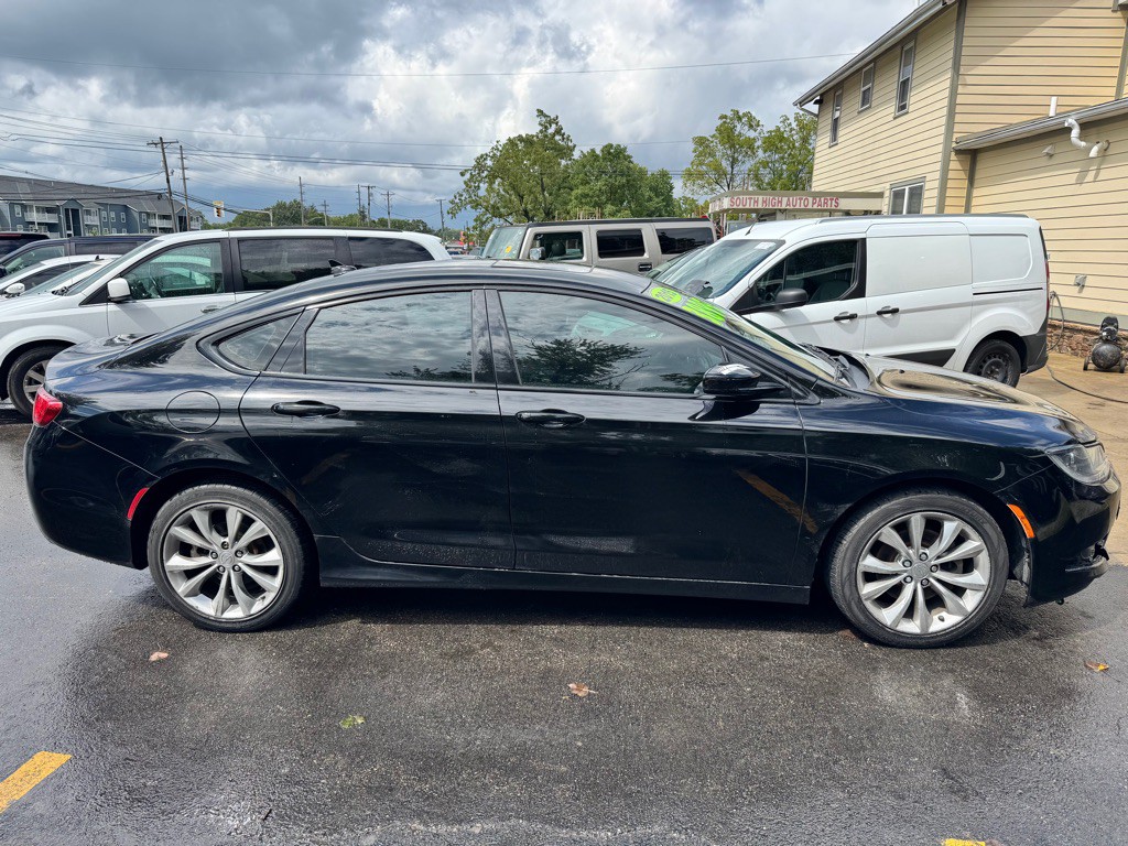 2015 Chrysler 200 Image 4