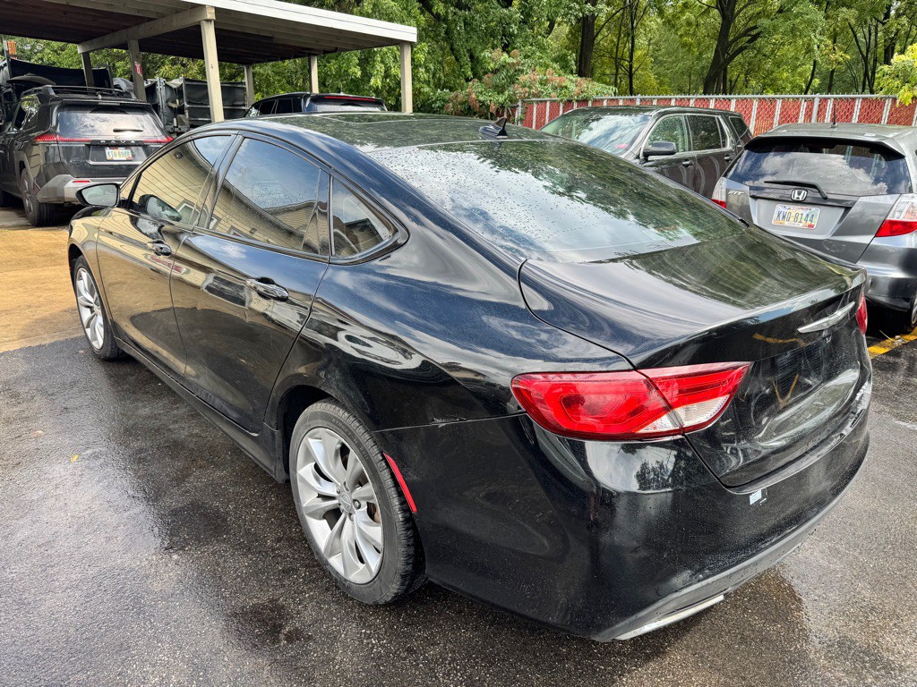 2015 Chrysler 200 Image 6