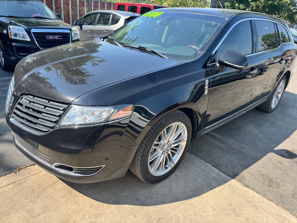 2019 Lincoln MKT Image 2
