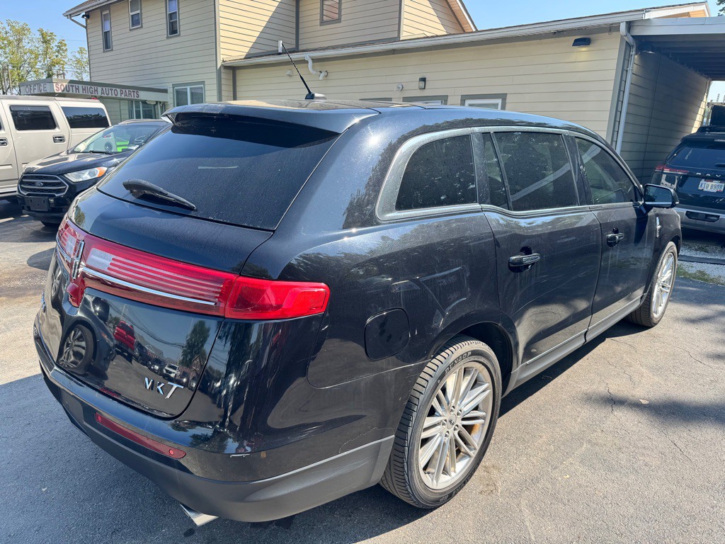 2019 Lincoln MKT Image 4