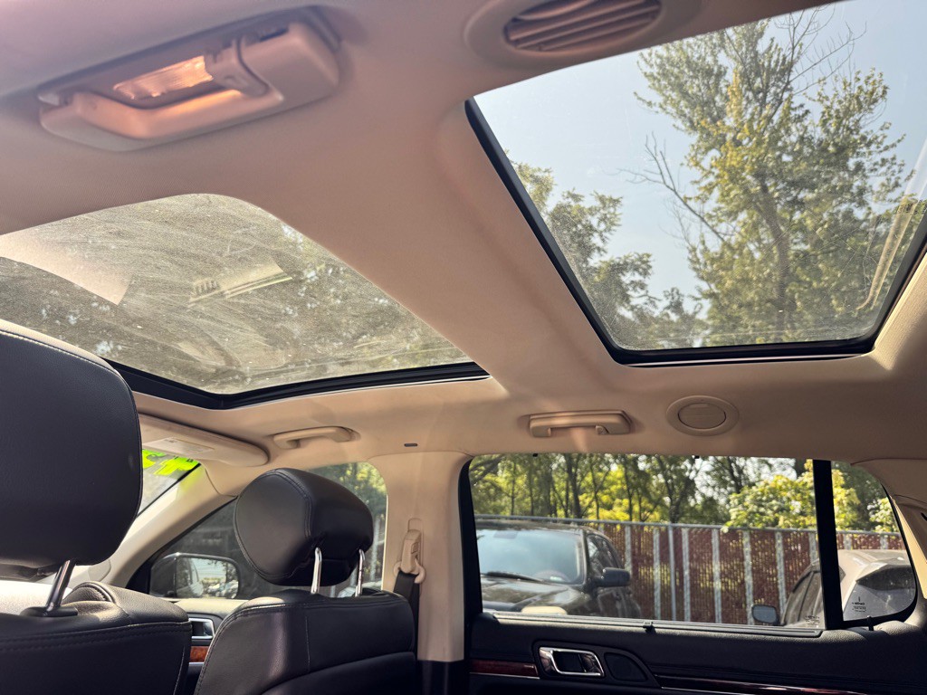 2019 Lincoln MKT Image 8