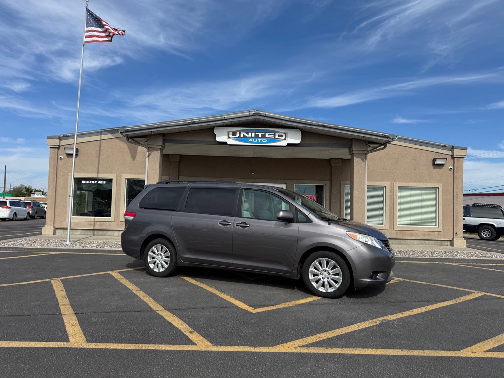 2009 Toyota Sienna Image 1