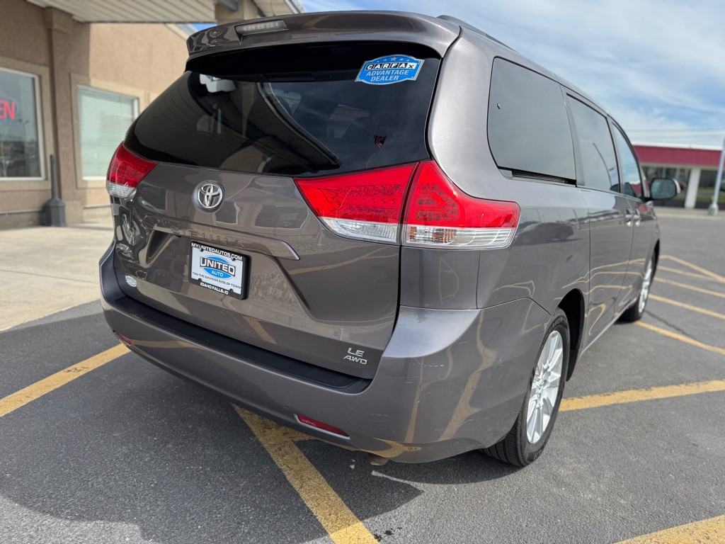 2009 Toyota Sienna Image 4