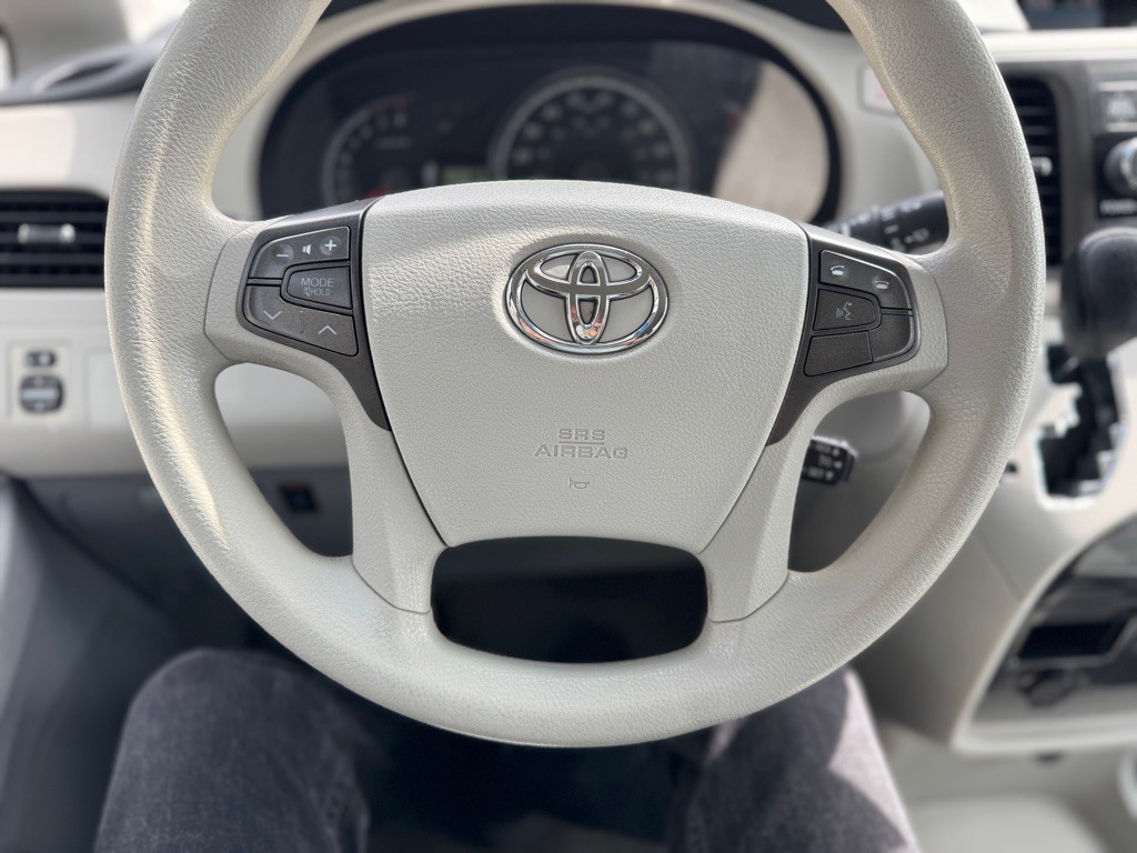 2009 Toyota Sienna Image 6