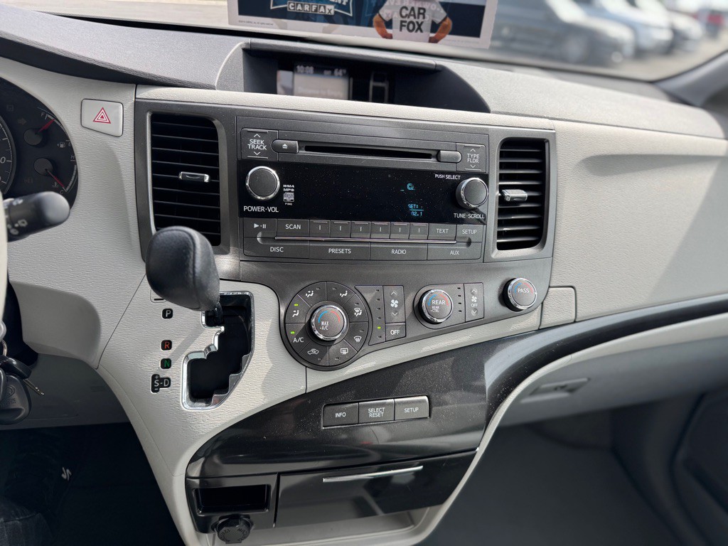 2009 Toyota Sienna Image 8