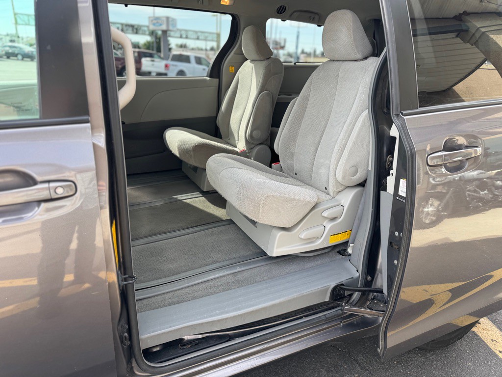 2009 Toyota Sienna Image 10