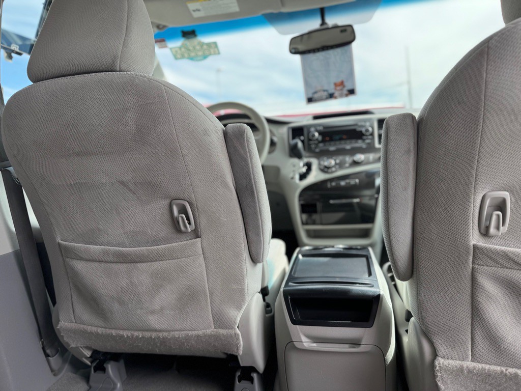 2009 Toyota Sienna Image 14