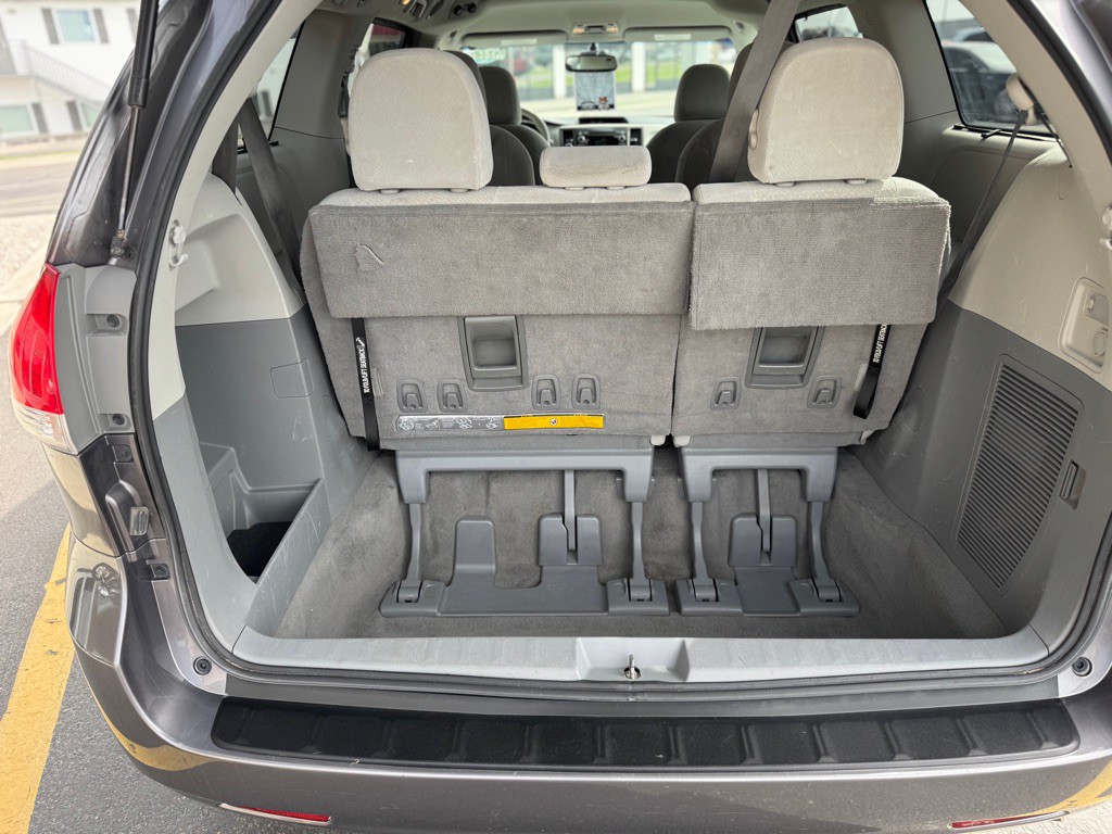2009 Toyota Sienna Image 16