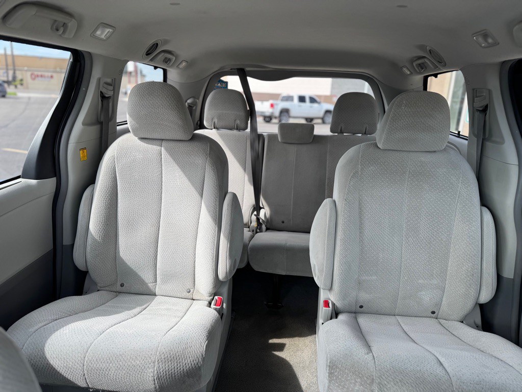2009 Toyota Sienna Image 17