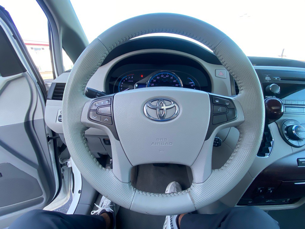 2011 Toyota Sienna Image 9