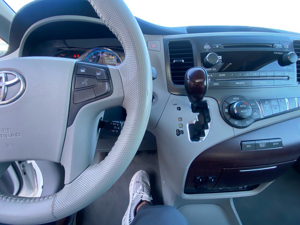 2011 Toyota Sienna Image 11
