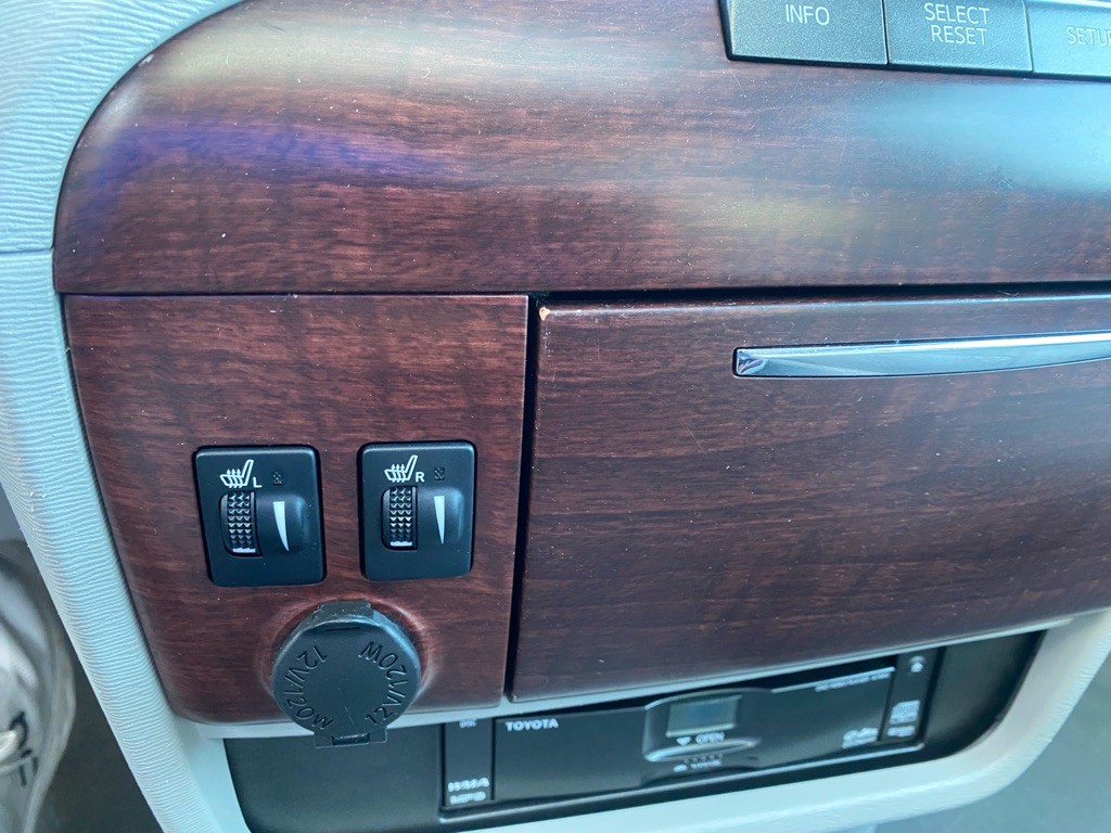 2011 Toyota Sienna Image 17