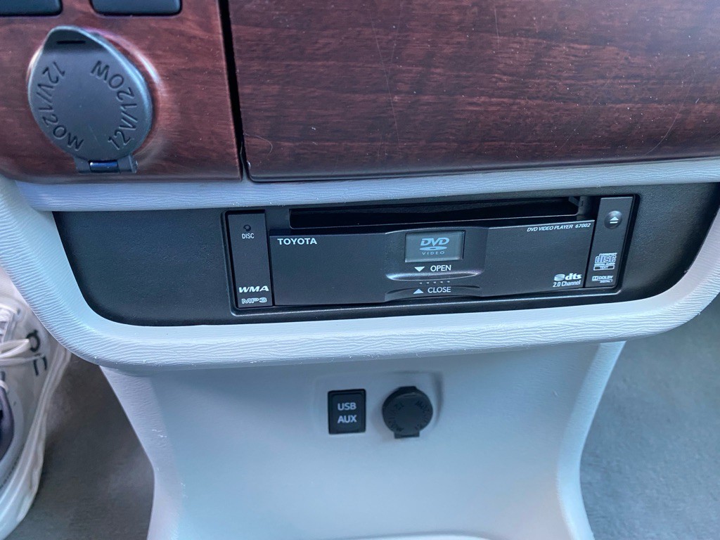 2011 Toyota Sienna Image 18