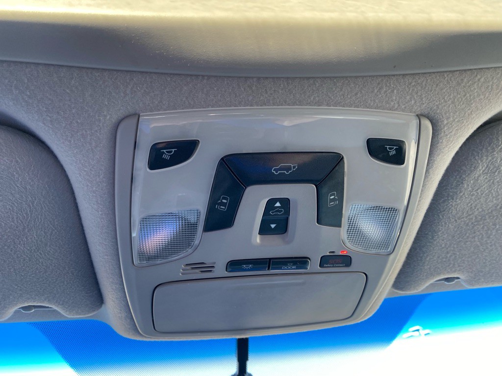2011 Toyota Sienna Image 19