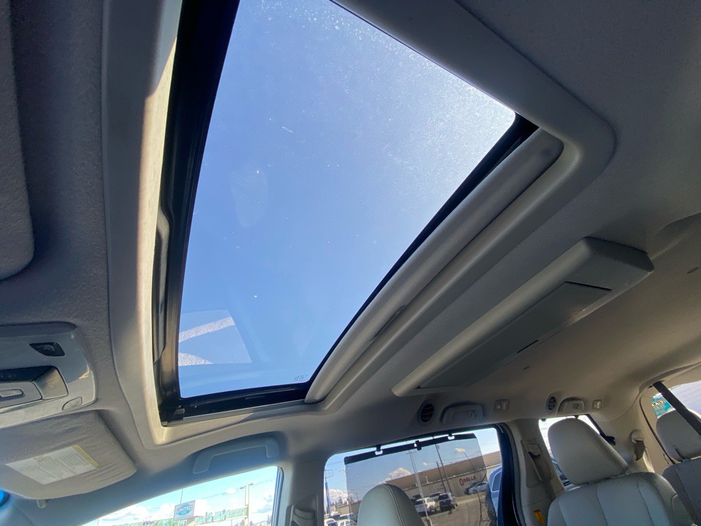 2011 Toyota Sienna Image 20