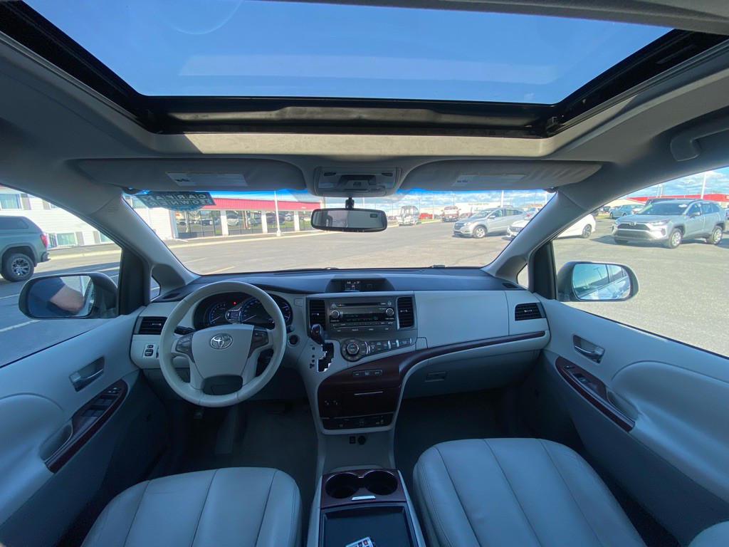 2011 Toyota Sienna Image 22
