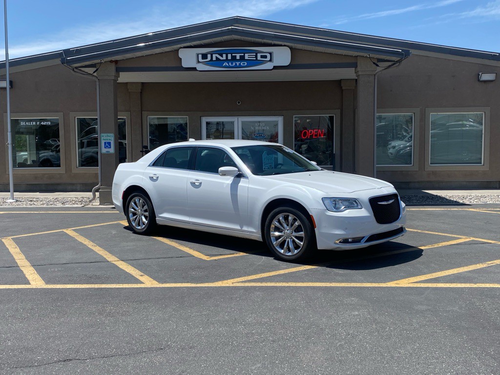2015 Chrysler 300 Image 1