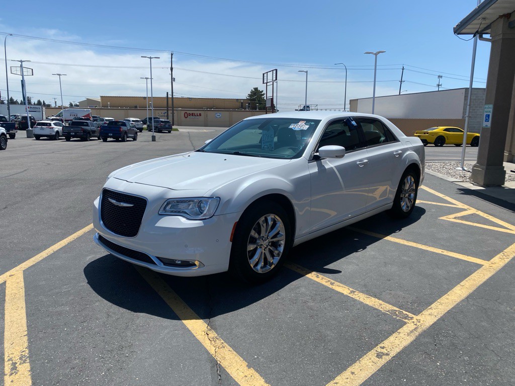 2015 Chrysler 300 Image 3