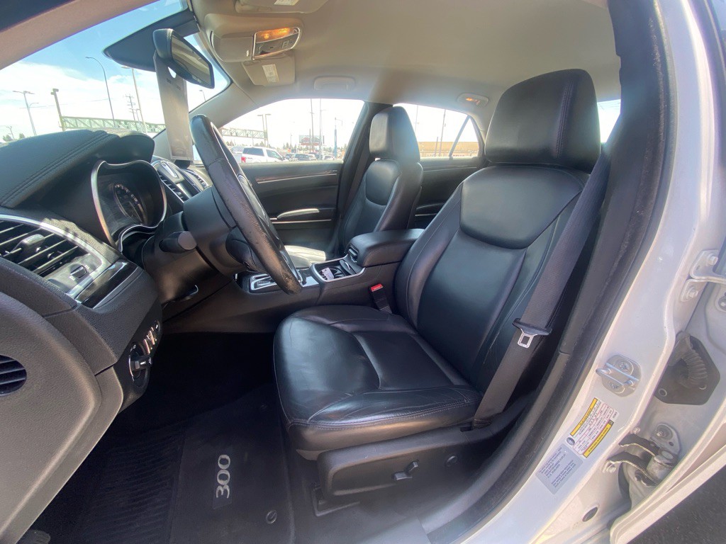 2015 Chrysler 300 Image 7
