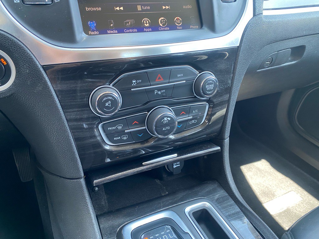 2015 Chrysler 300 Image 14