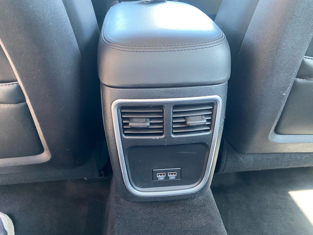 2015 Chrysler 300 Image 21