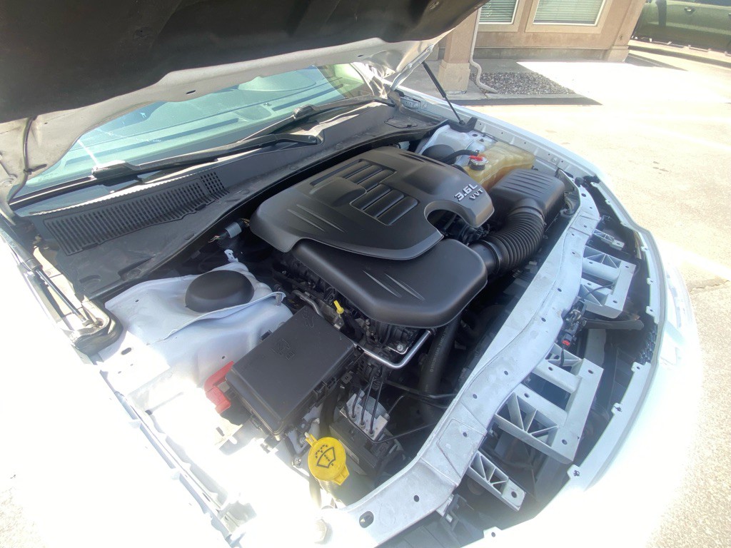 2015 Chrysler 300 Image 23