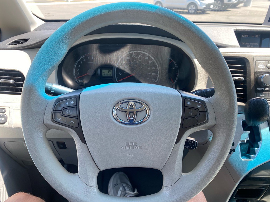 2011 Toyota Sienna Image 8