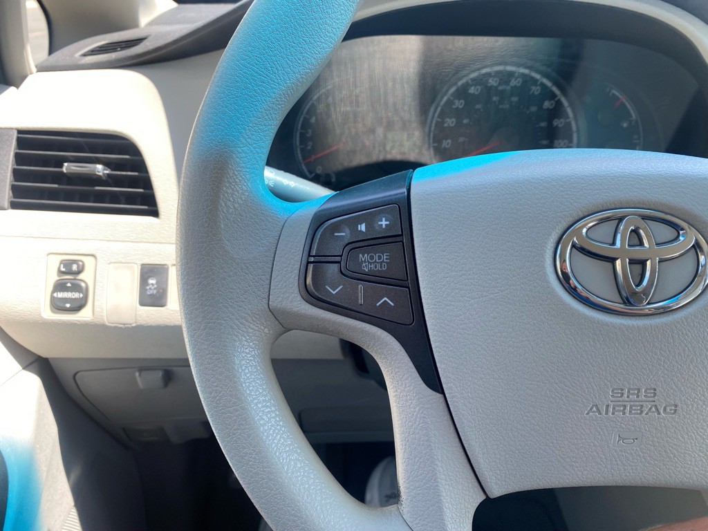 2011 Toyota Sienna Image 9
