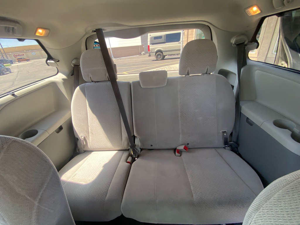 2011 Toyota Sienna Image 16