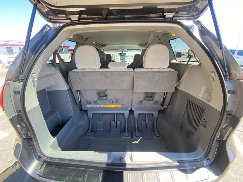 2011 Toyota Sienna Image 19