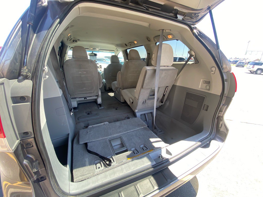 2011 Toyota Sienna Image 21