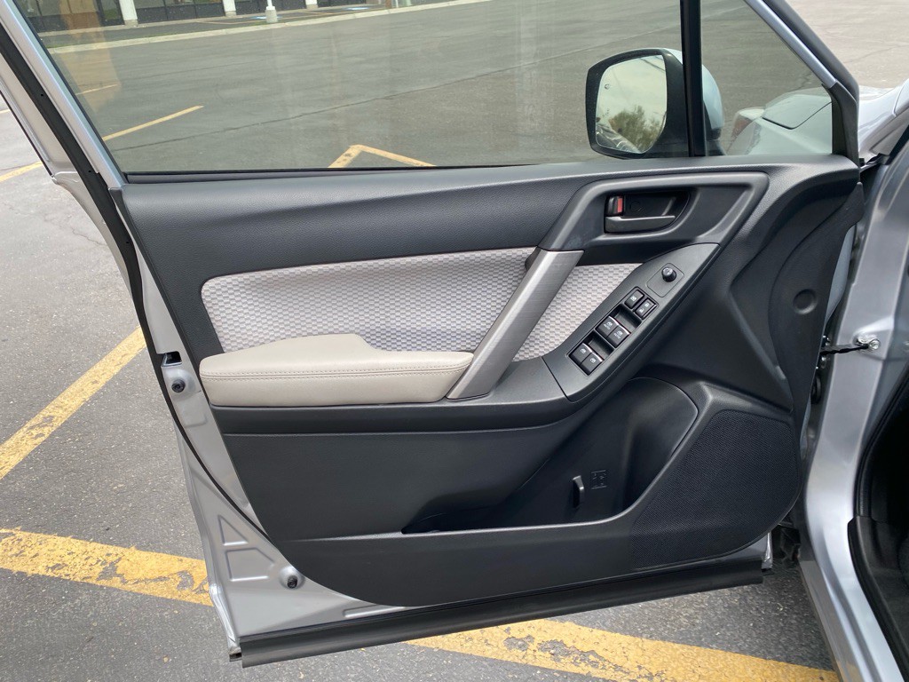 2017 Subaru Forester Image 6