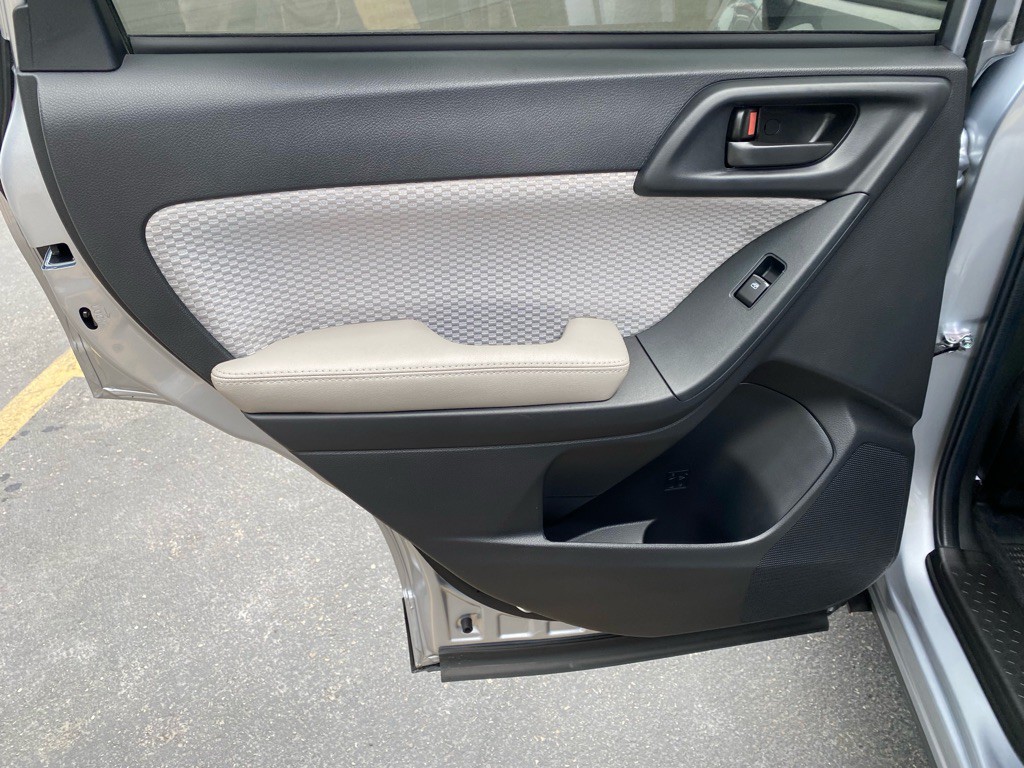 2017 Subaru Forester Image 23