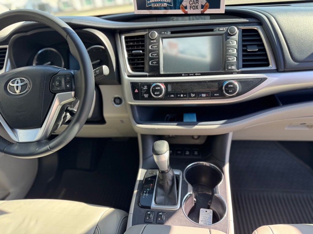 2016 Toyota Highlander Image 24