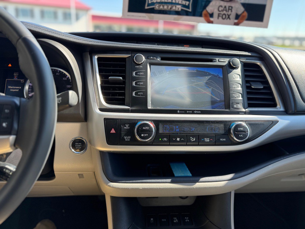 2016 Toyota Highlander Image 26