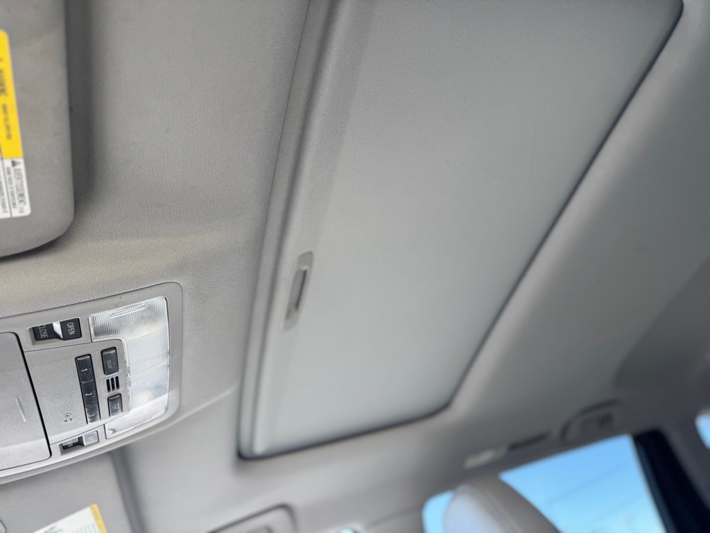 2016 Toyota Highlander Image 28