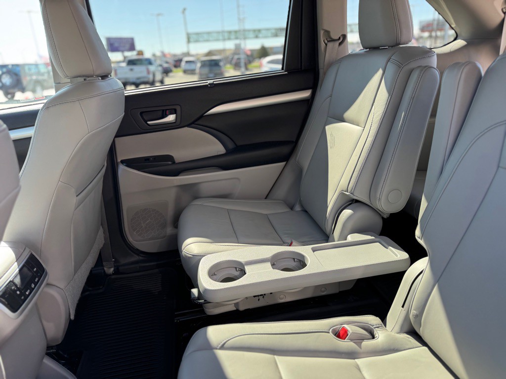 2016 Toyota Highlander Image 31