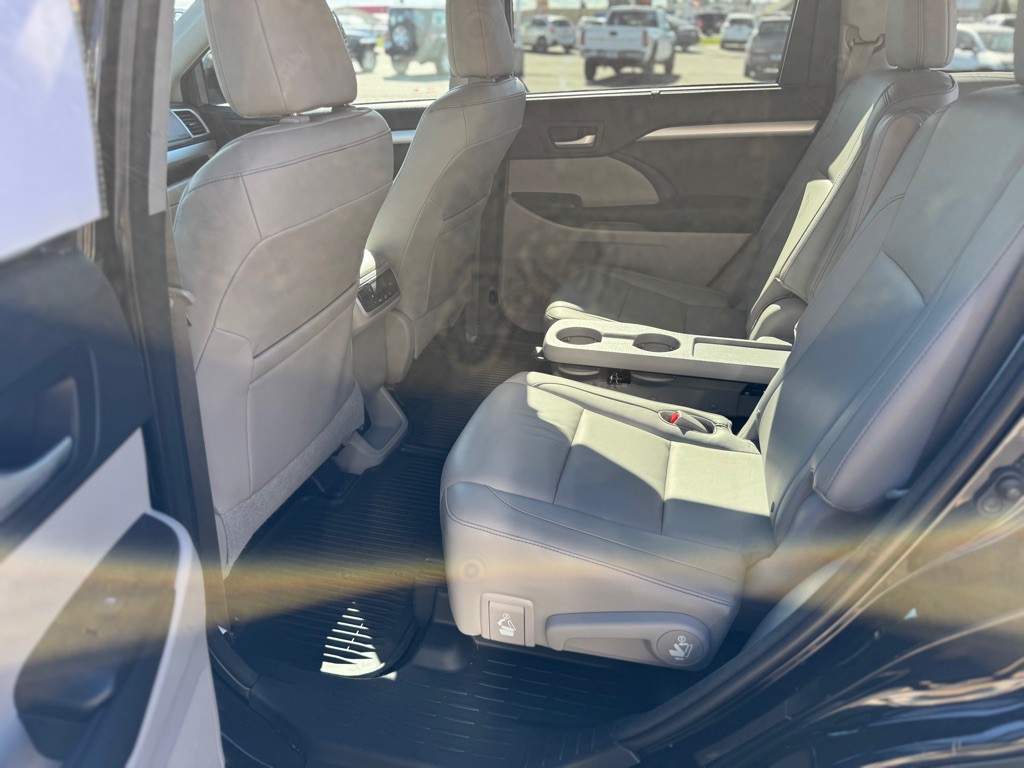 2016 Toyota Highlander Image 33