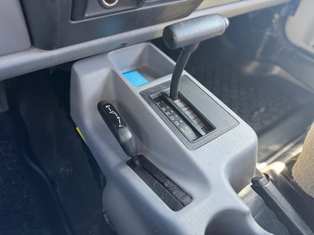 1998 Jeep Wrangler Image 10