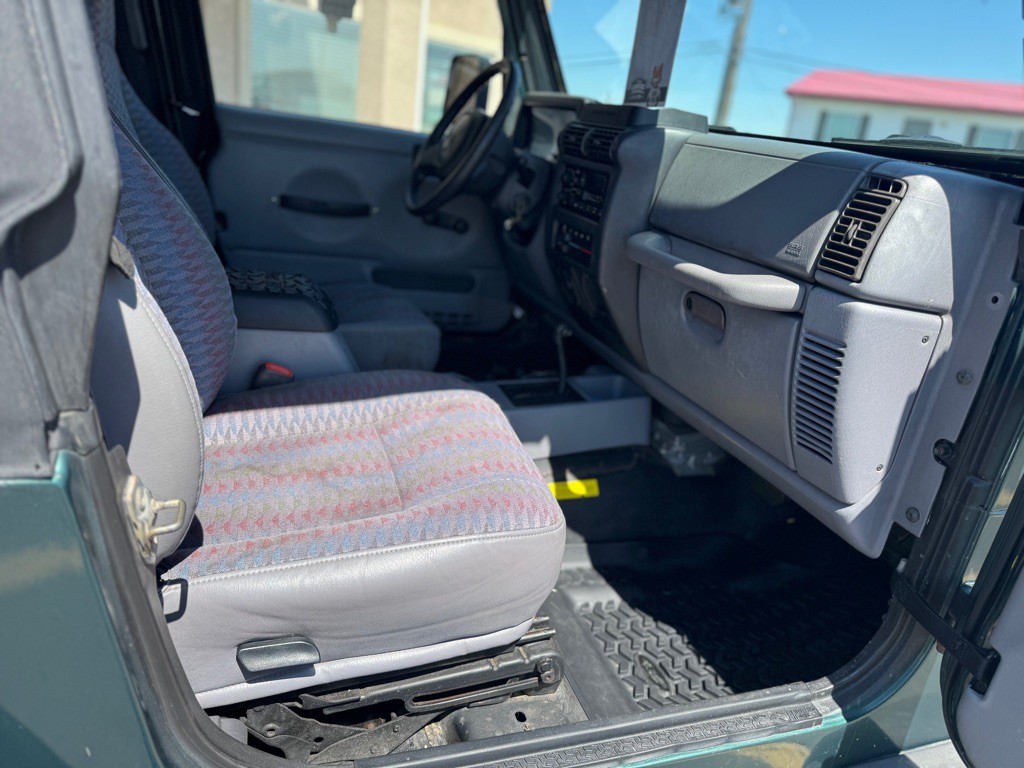 1998 Jeep Wrangler Image 11