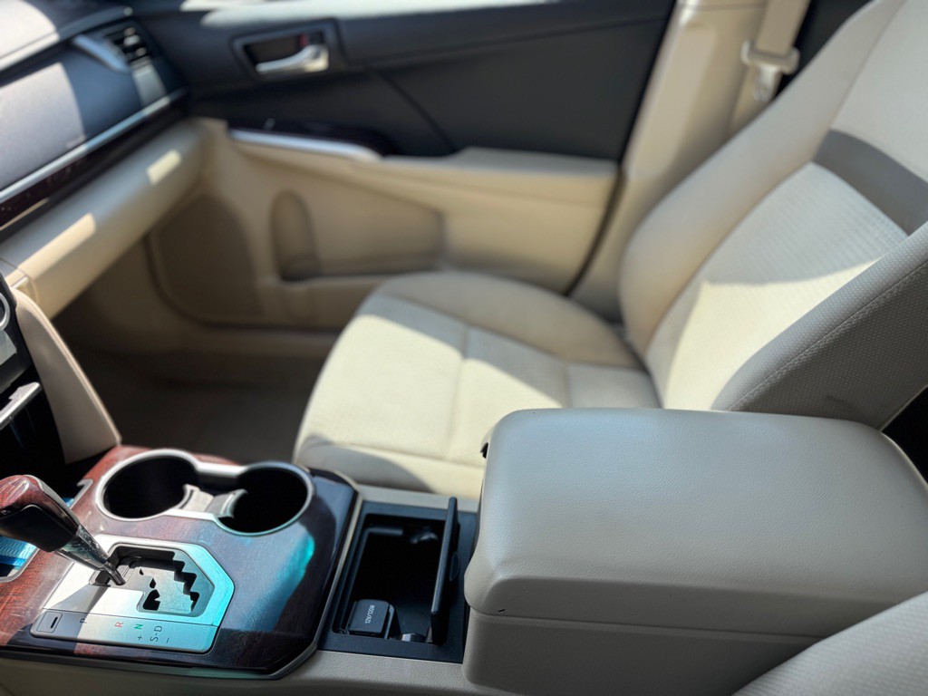2014 Toyota Camry Image 9