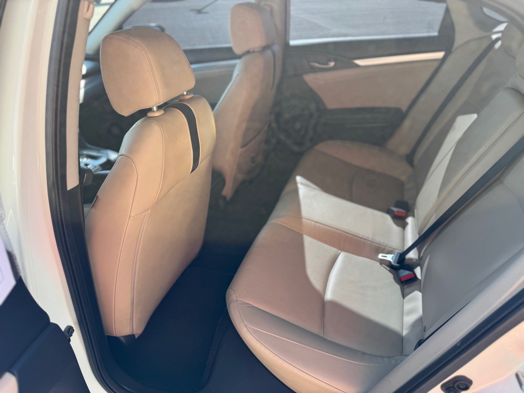 2017 Honda Civic Image 15