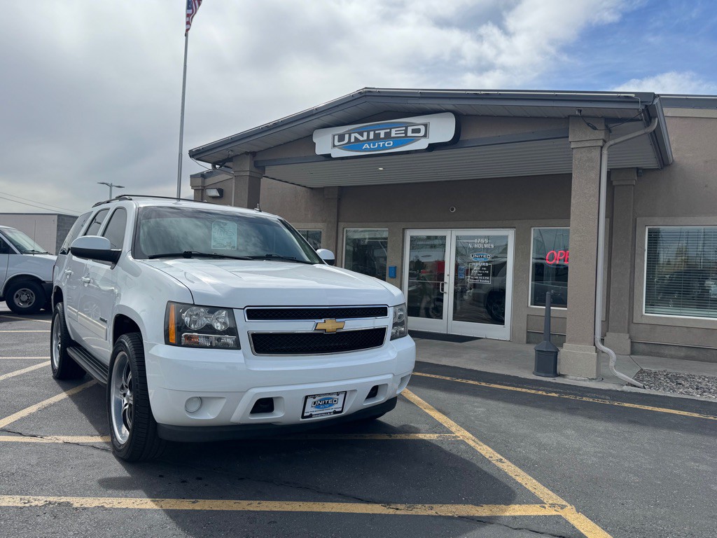 2012 Chevrolet Tahoe Image 2