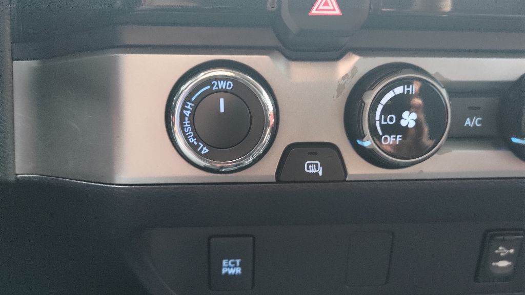 2017 Toyota Tacoma Image 15