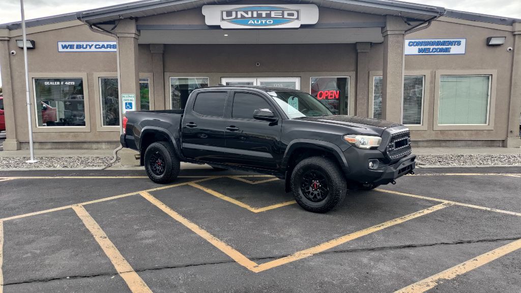 2017 Toyota Tacoma Image 1
