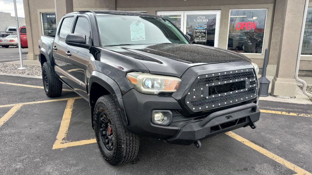 2017 Toyota Tacoma Image 2
