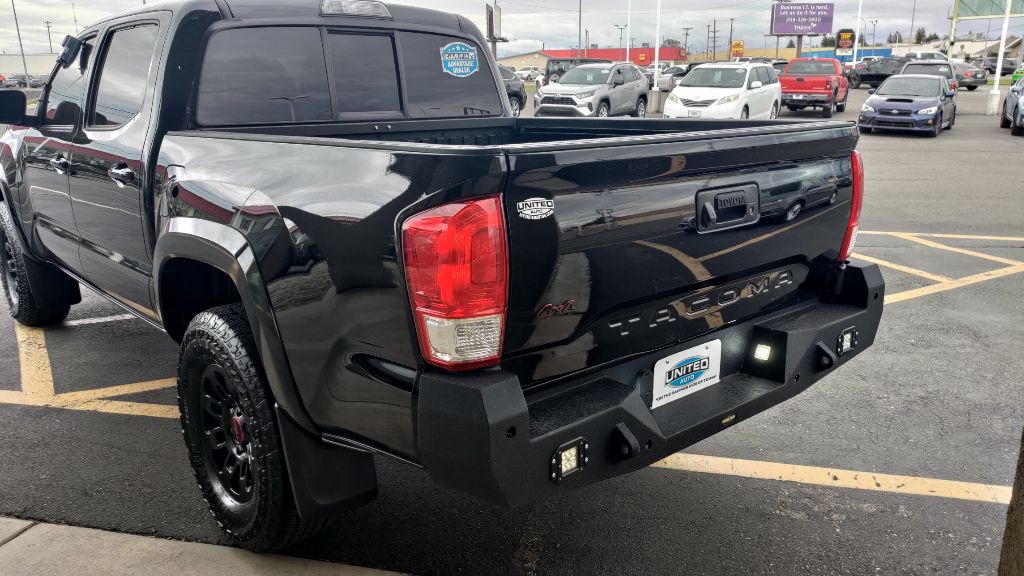 2017 Toyota Tacoma Image 4